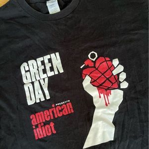 Gildan Black Graphic Tee - Green Day American Idiot
